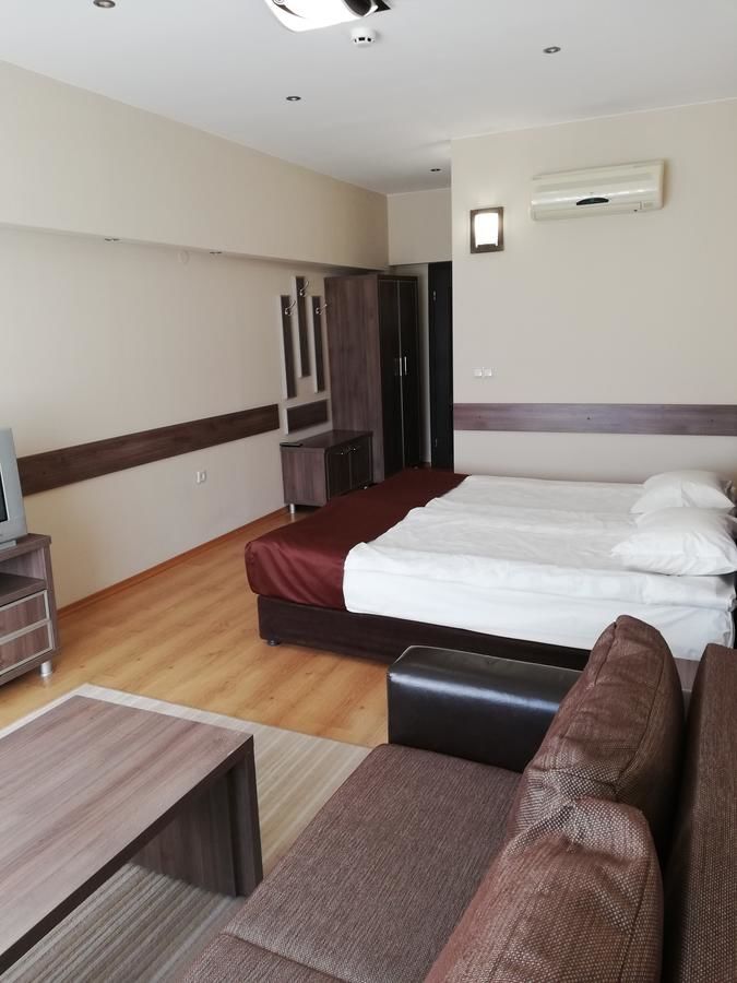 Отель Heat Complex Family Hotel Пештера-35